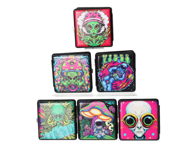 Zigarettenetuis "Aliens/Mushrooms"; ür 20 Zig., mit Gummiband. 6-fach Sortiert